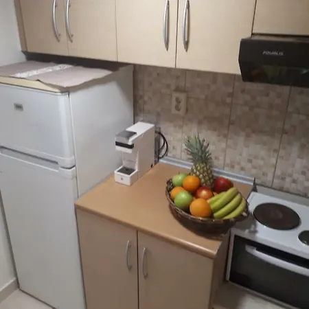 Vivian's City Center Apartment *